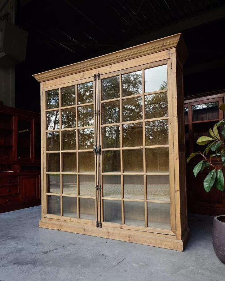 Grote Vitrinekast | Franse Espagnoletsluiting | Buffet #2333, Huis en Inrichting, Kasten | Vitrinekasten, Gebruikt, 200 cm of meer