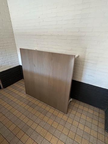 Vierkante Salon Tafel 150x150 beschikbaar voor biedingen
