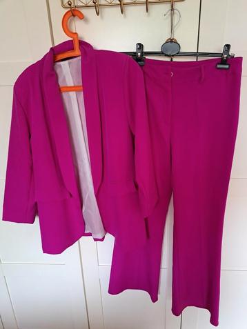 Colbert XXL en broek XL van Pescara
Cyclaamroze  beschikbaar voor biedingen