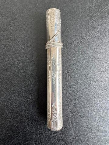 Antiek zilveren naaldenkoker beschikbaar voor biedingen