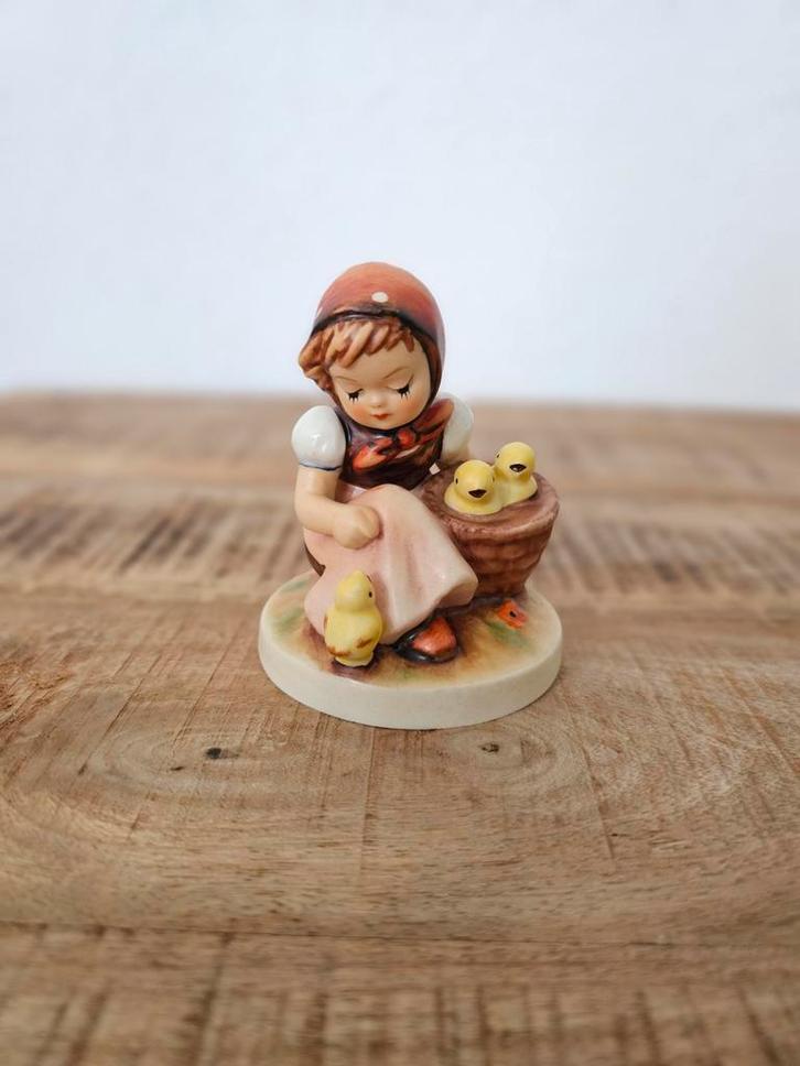 Goebel Hummel Kippen Meisje #57/0 - Nieuwstaat, Antiek en Kunst, Antiek | Keramiek en Aardewerk, Ophalen of Verzenden