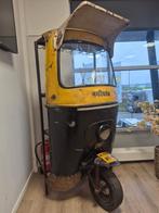 Tuctuc kast, Ophalen