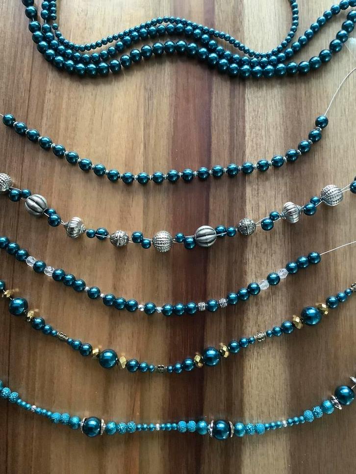 Nieuw! Div. Donker groene kettingen., Sieraden, Tassen en Uiterlijk, Kettingen, Nieuw, Overige materialen, Groen, Verstelbaar