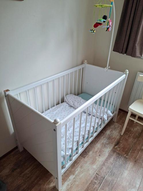 Te koop compleet baby ledikantje,  in hoogte verstelbaar, Kinderen en Baby's, Babywiegjes en Ledikanten, Gebruikt, Ledikant, Ophalen