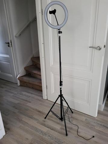 (tiktok) ring light / ringlamp voor content creation beschikbaar voor biedingen