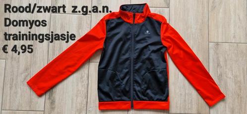 146/152 Zgan zwart/rood trainingsjasje, Kinderen en Baby's, Kinderkleding | Maat 146, Zo goed als nieuw, Jas, Ophalen of Verzenden