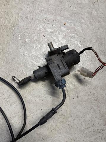 Yamaha Aerox contact slot met sleutel beschikbaar voor biedingen