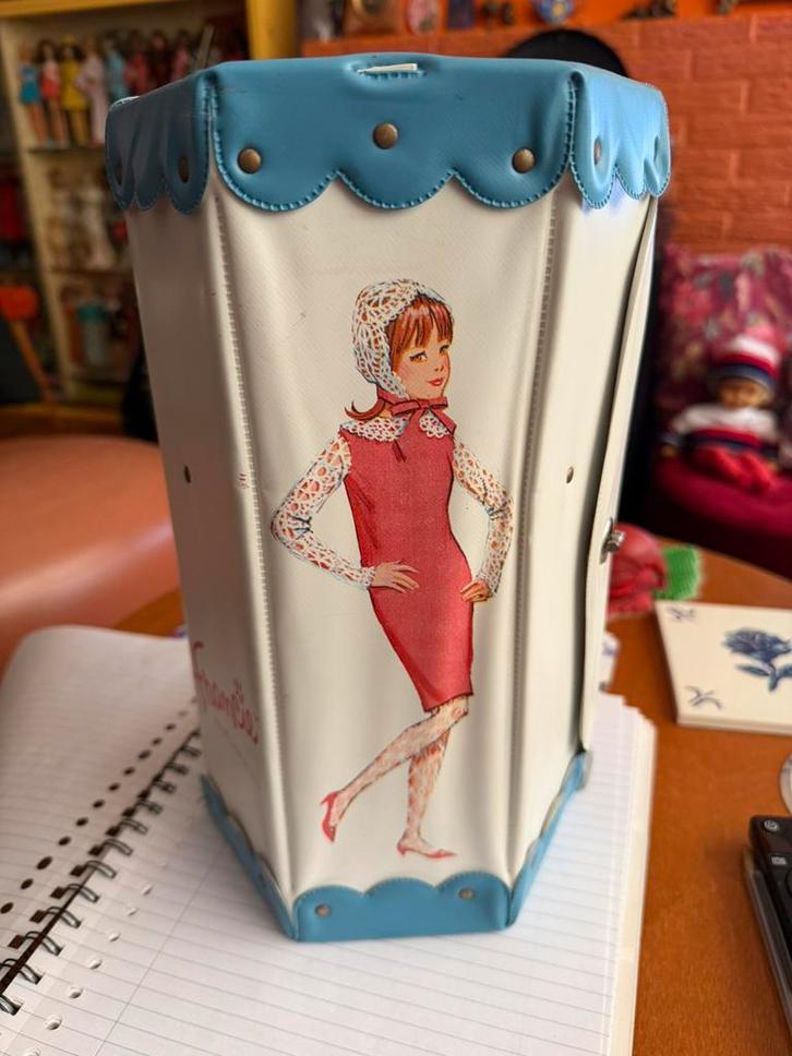 Barbie vintage Francie koffer trunk case, Verzamelen, Poppen, Gebruikt, Accessoires, Ophalen of Verzenden