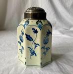 Delfts blauw acht zijdige theebus met verzilverd deksel, Antiek en Kunst, Antiek | Porselein, Ophalen of Verzenden