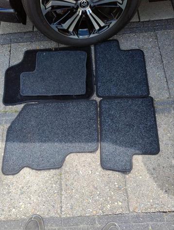 Toyota RAV4 Vloermatten Set  Model tm 2004 beschikbaar voor biedingen