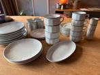 Apilco France Servies Wit/Zilver - comlete set, Huis en Inrichting, Keuken | Servies, Ophalen, Gebruikt, Effen, Porselein