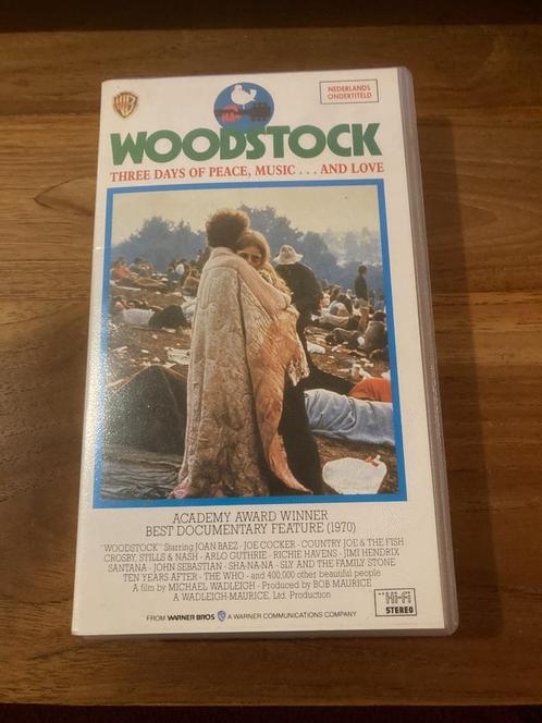 VHS Woodstock / Three days of peace, music... and love, Cd's en Dvd's, VHS | Documentaire, Tv en Muziek, Zo goed als nieuw, Muziek en Concerten