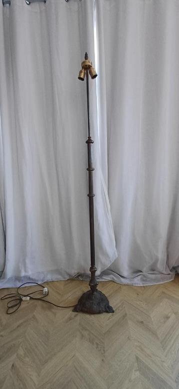 Staande lamp beschikbaar voor biedingen