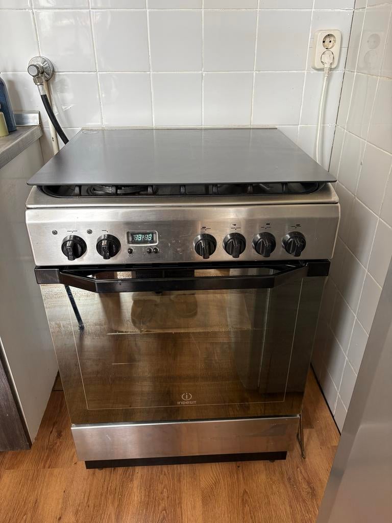 Indesit gasfornuis met elektrische oven, Witgoed en Apparatuur, Fornuizen, Ophalen, Gebruikt, 4 kookzones, Gas