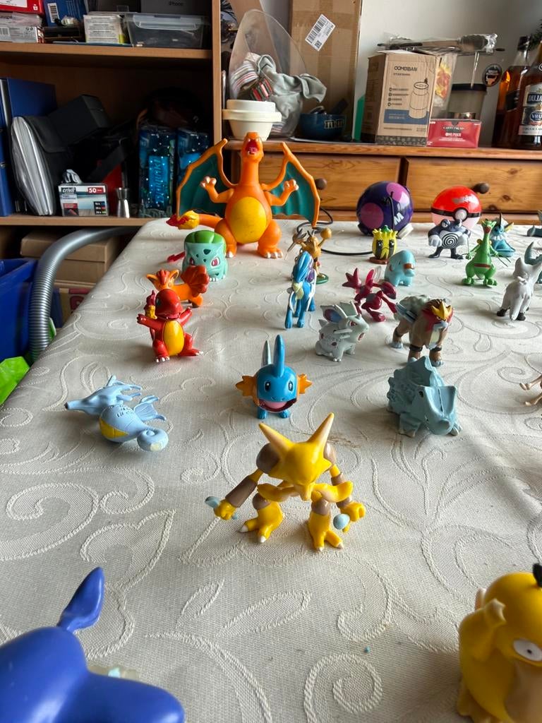 Grote collectie Pokémon figuren en speelgoed - Tomy, Ophalen of Verzenden, Gebruikt