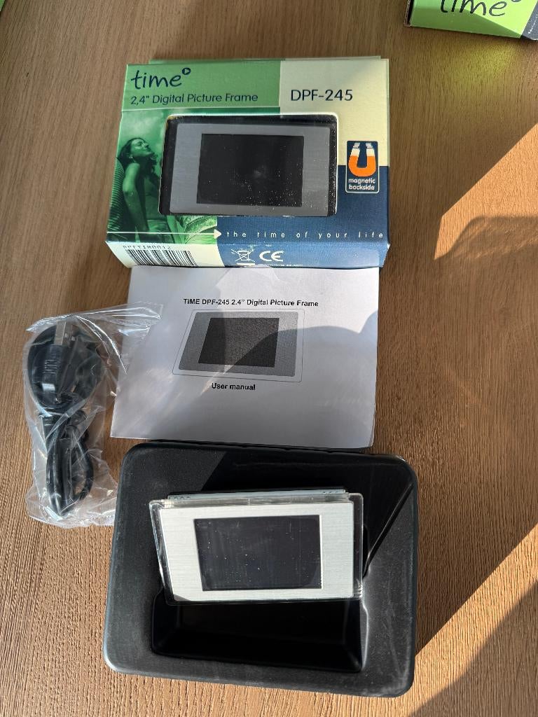 Digitaal fotolijstje, DPF-245, klein formaat, Ophalen, Nieuw, Kleiner dan 8 inch