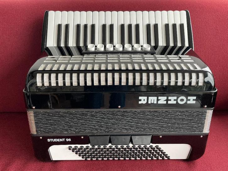 Z.g.a.n. duitse Hohner Student accordeon . 96 bas ., Muziek en Instrumenten, Accordeons, Zo goed als nieuw, Toetsaccordeon, 96-bas