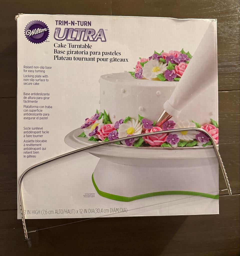 Wilton Trim-N-Turn Ultra taart draaiplateau + taartsnijder, Overige typen, Kunststof, Nieuw, Ophalen of Verzenden
