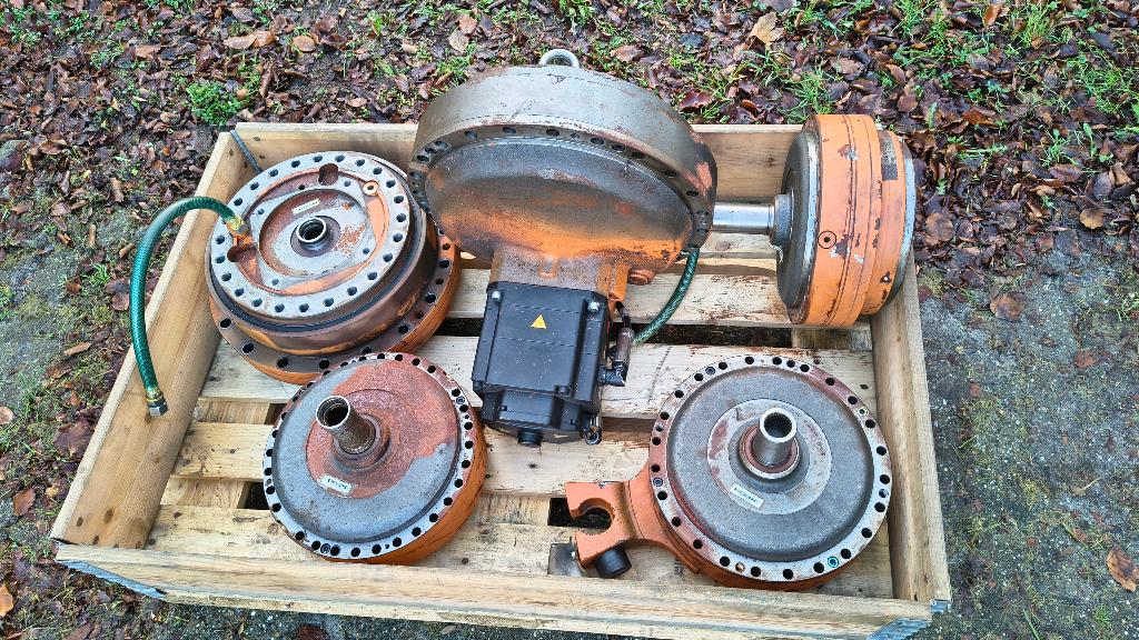 Kuka robotarm tandwielkasten aandrijvingen onderdelen, Ophalen, KUKA Automatisering + Robots N.V., Info@kuka.com, Koolmeesstraat 7-9, 3530 Houthalen, België