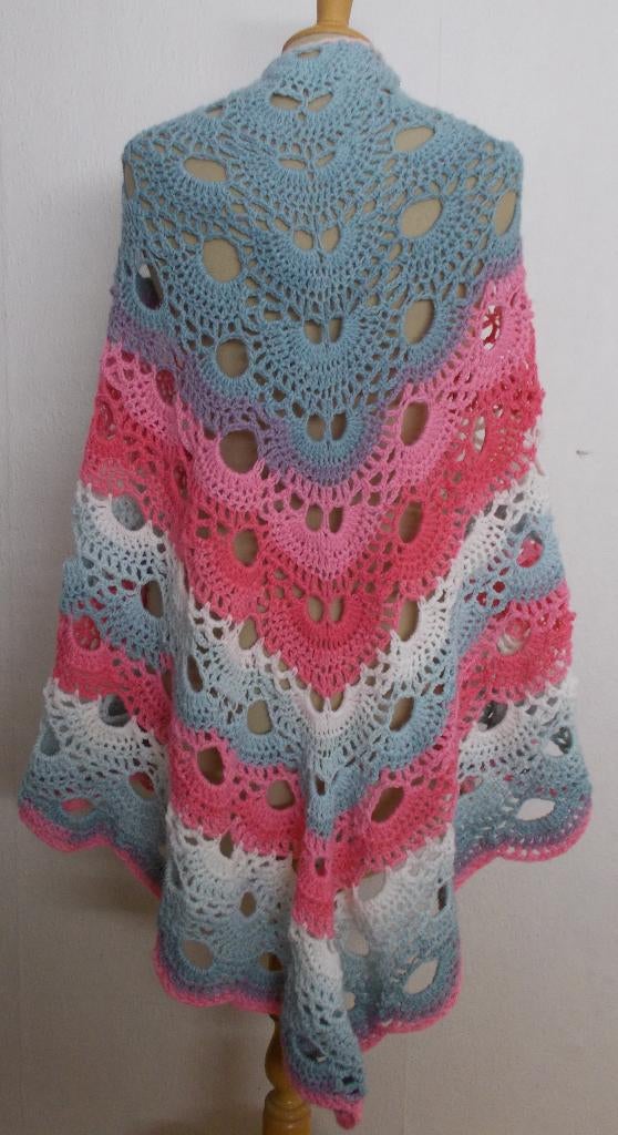 Hangemaakte gehaakte poncho/vest/omslagdoek, Verzenden, Zo goed als nieuw, Maat 42/44 (L), Grijs
