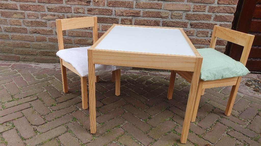 kinder tafeltje met stoeltjes, prima staat. Kan evt. een, Ophalen, Gebruikt, Tafel(s) en Stoel(en)