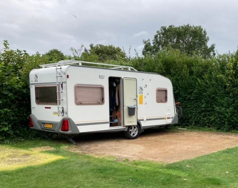 Compacte en complete caravan met 2 tot 4 slaapplaatsen, Rondzit, Frans bed, Particulier, 4 tot 5 meter
