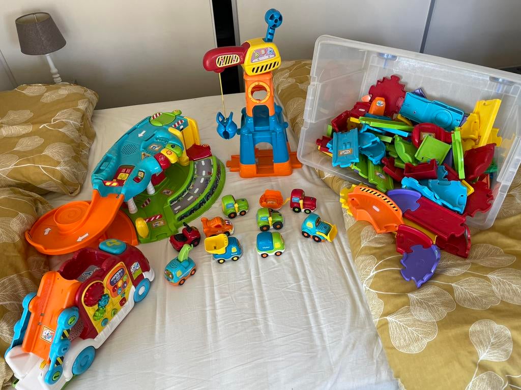 Vtech Toet Toet autobaan inclusief Auto ambulance, Ophalen, Zo goed als nieuw, 2 tot 4 jaar