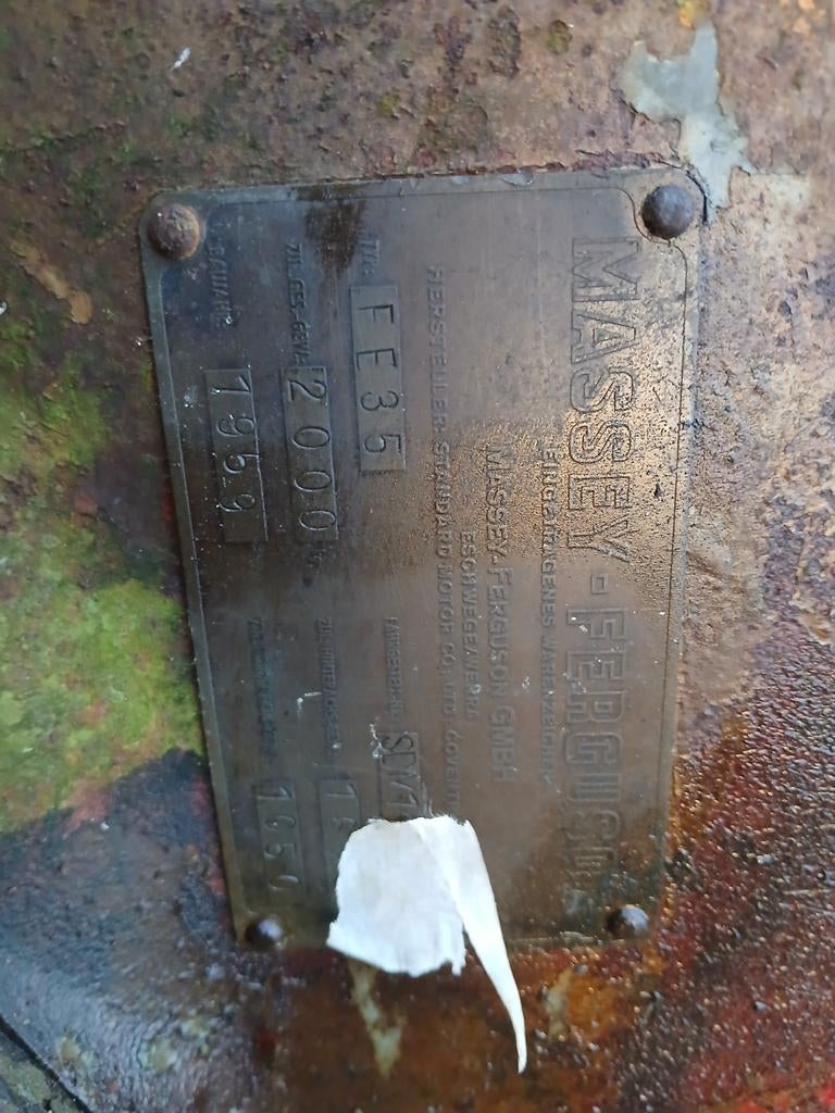 Massey ferguson fe 35 typeplaatje op versnellingsbak huis, Ophalen