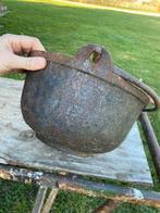 Oude kookpot gietijzer metalen hengsel bloempot brocante, Gebruikt, Rond, Ophalen of Verzenden, Metaal
