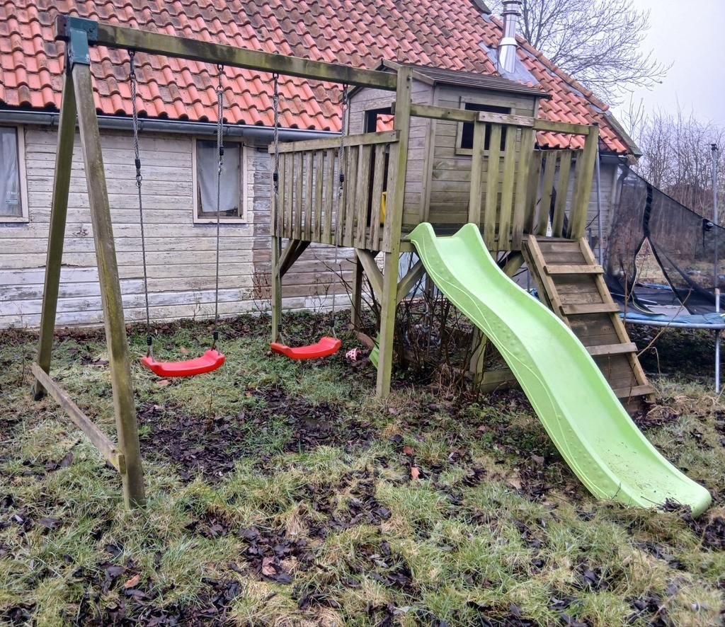 Houten speeltoestel met glijbaan, schommels, huisje, zandbak, Ophalen, Gebruikt, Schommel