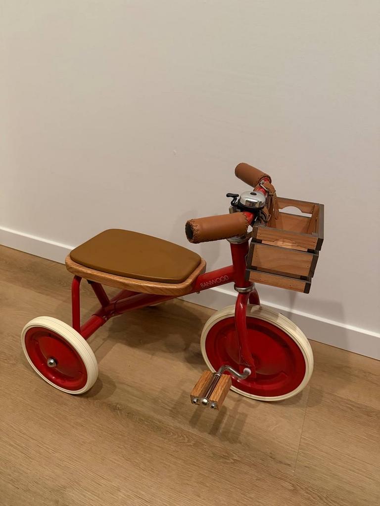 Banwood loopfiets/driewieler rood - Zo goed als nieuw, Fietsen en Brommers, Ophalen of Verzenden, Zo goed als nieuw, Duwstang