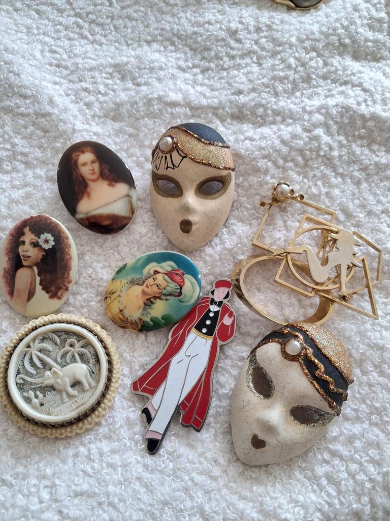 Broches uit boedelruiming, Ophalen of Verzenden, Zo goed als nieuw, Overige kleuren, Overige materialen