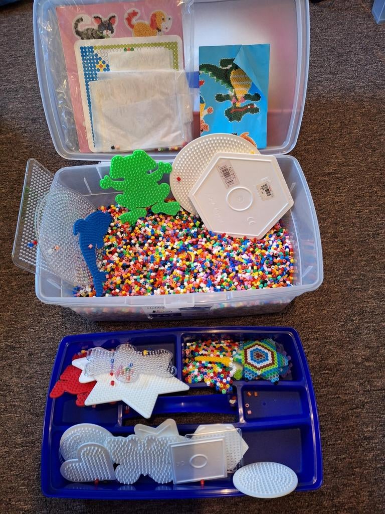 Grote bak met strijkkralen en accesoires, Ophalen of Verzenden