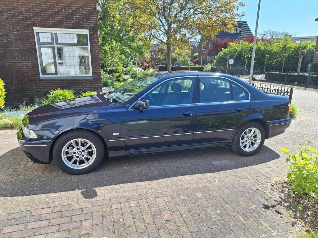 BMW 5-Serie 520i AUT 2003 Blauw 1ste eigenaar 91k, Auto's, BMW, Achterwielaandrijving, Zwart, Blauw, Sedan