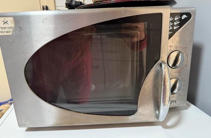 Gebruikte Magnetron - Zilverkleurig, Witgoed en Apparatuur, Magnetrons, Gebruikt, Ophalen of Verzenden, Magnetron, Draaiplateau