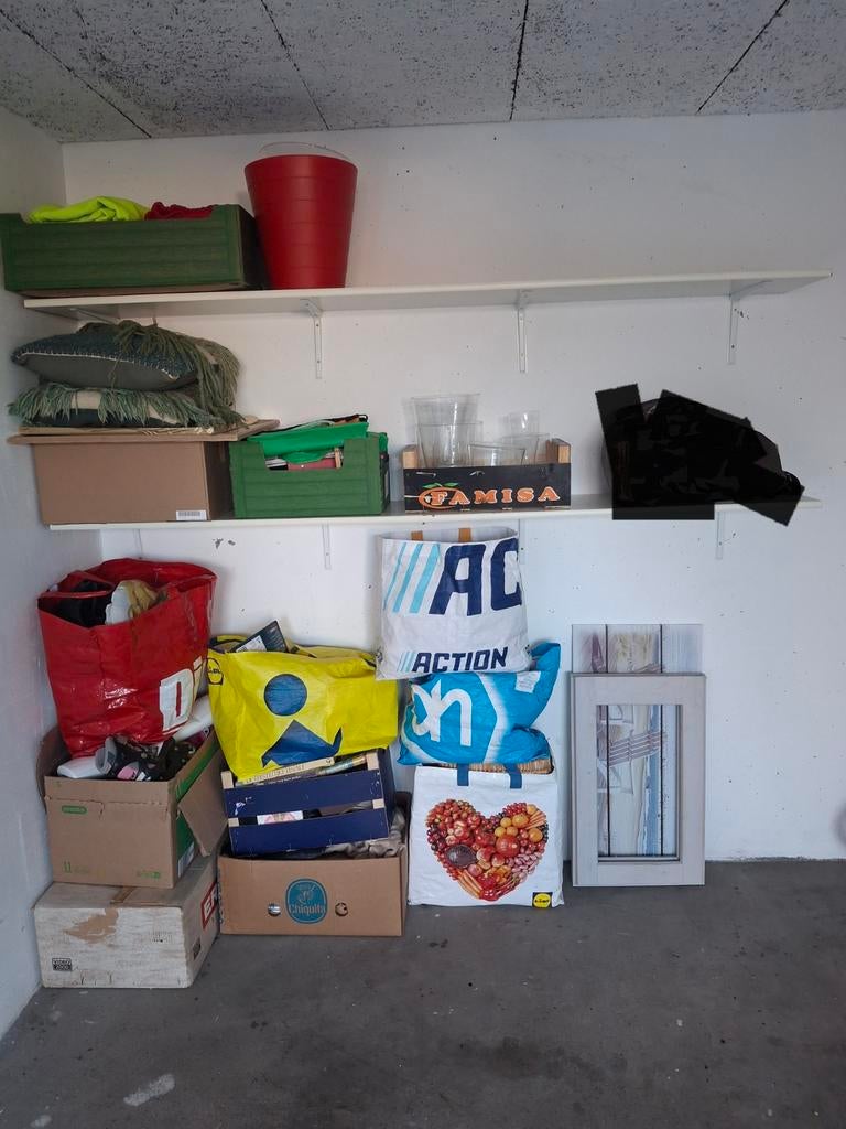 Veel rommelmarkt spulletjes, Ophalen