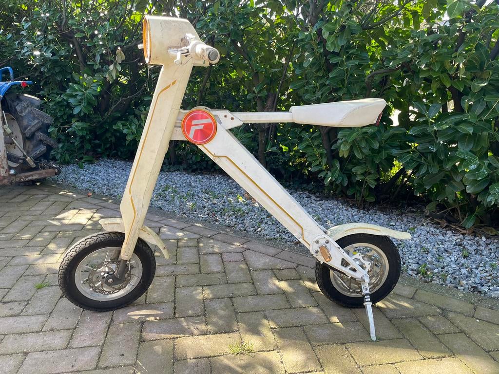 e-bike elektrisch en opvouwbaar future bike, Ophalen, Gebruikt, 30 tot 50 km per accu, Overige merken