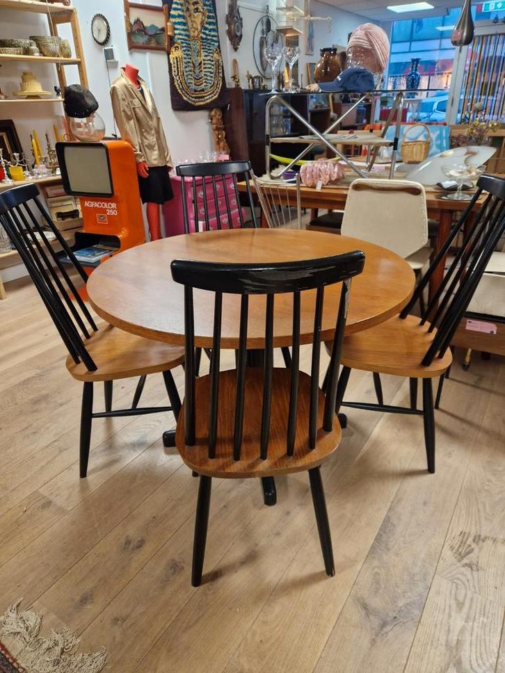 Fins design eethoek - Vintage ronde tafel met 4 stoelen, Huis en Inrichting, Complete eetkamers, Gebruikt, 4 tot 6 stoelen, Ophalen