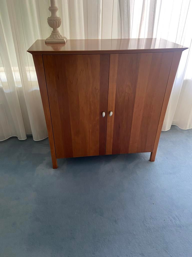 Stijlvolle houten opbergkast met twee deuren, Huis en Inrichting, Ophalen, Zo goed als nieuw