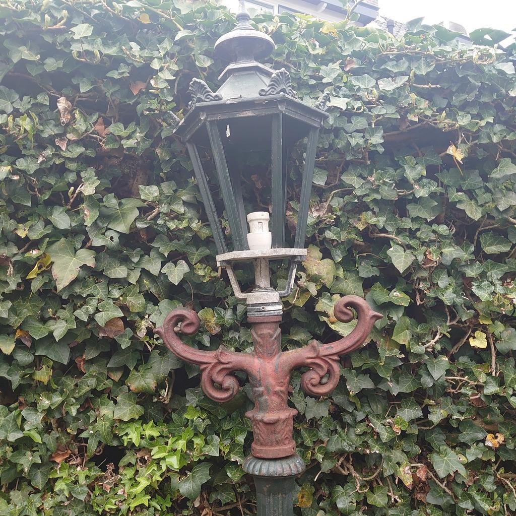 Gietijzeren klassieke straatlantaarn., Tuin en Terras, Ophalen