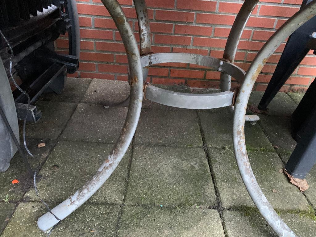 Gratis tuintafel diameter 1.10, Tuin en Terras, Ophalen, Gebruikt, Rond, Kunststof