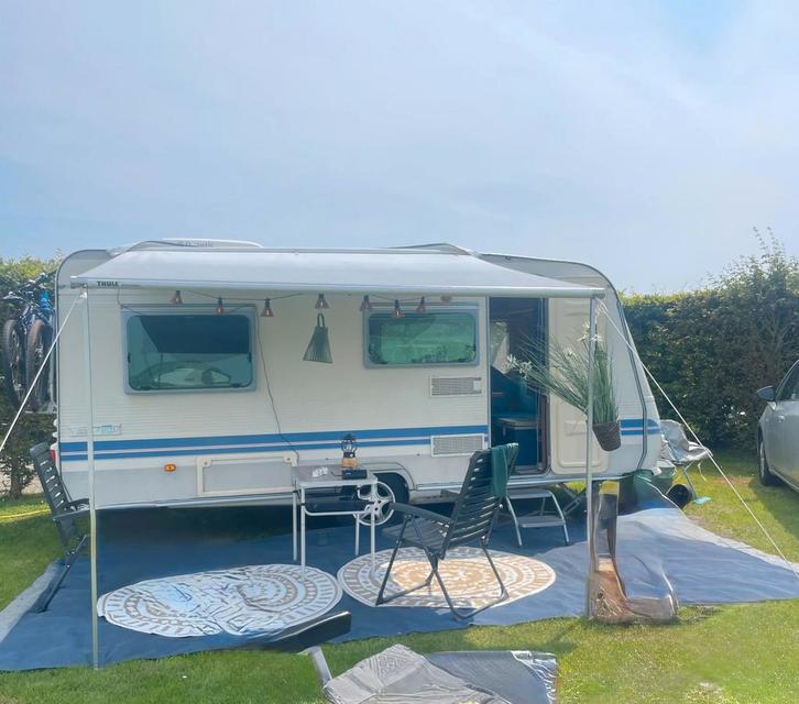 Adria 462 caravan uit 2001, Caravans en Kamperen, Caravans, Particulier, tot en met 4, Treinzit, Adria, Airco, Douche, Fietsenrek