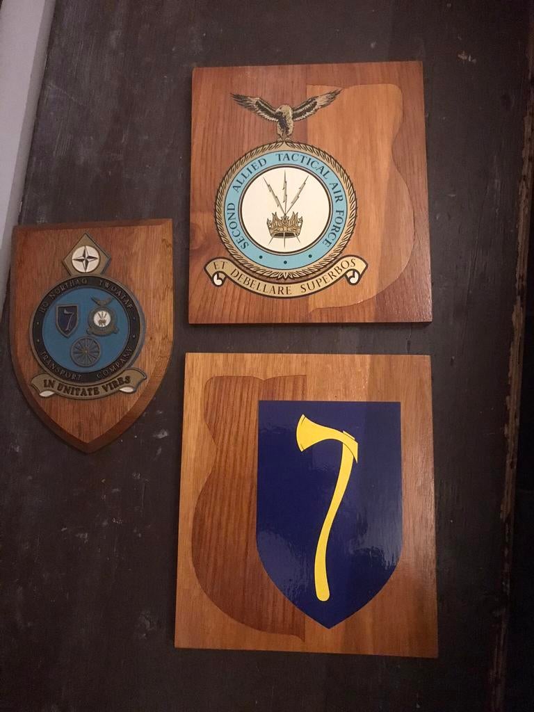 Emblemen op houten plankjes, Verzamelen, Militaria | Algemeen, Ophalen of Verzenden