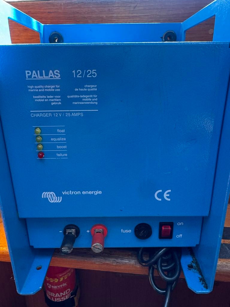 Victron Pallas 12/25 Acculader - Marine & Mobiel Gebruik, Ophalen, Gebruikt, Motor en Techniek