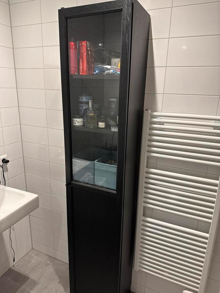 IKEA Billy badkamerkast met glazen deur, 2m hoog, Huis en Inrichting, Badkamer | Badkamermeubels, Gebruikt, (Half)hoge kast, 200 cm of meer