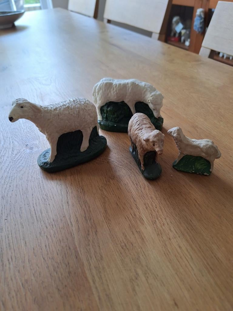 Oude schaapjes gips en kunststof, Ophalen of Verzenden