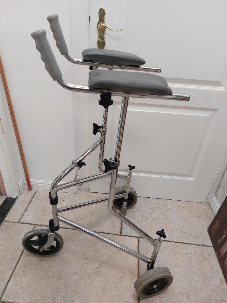 Driewiel leun rollator met armleuningen, Diversen, Rollators, Ophalen, Opvouwbaar, Gebruikt