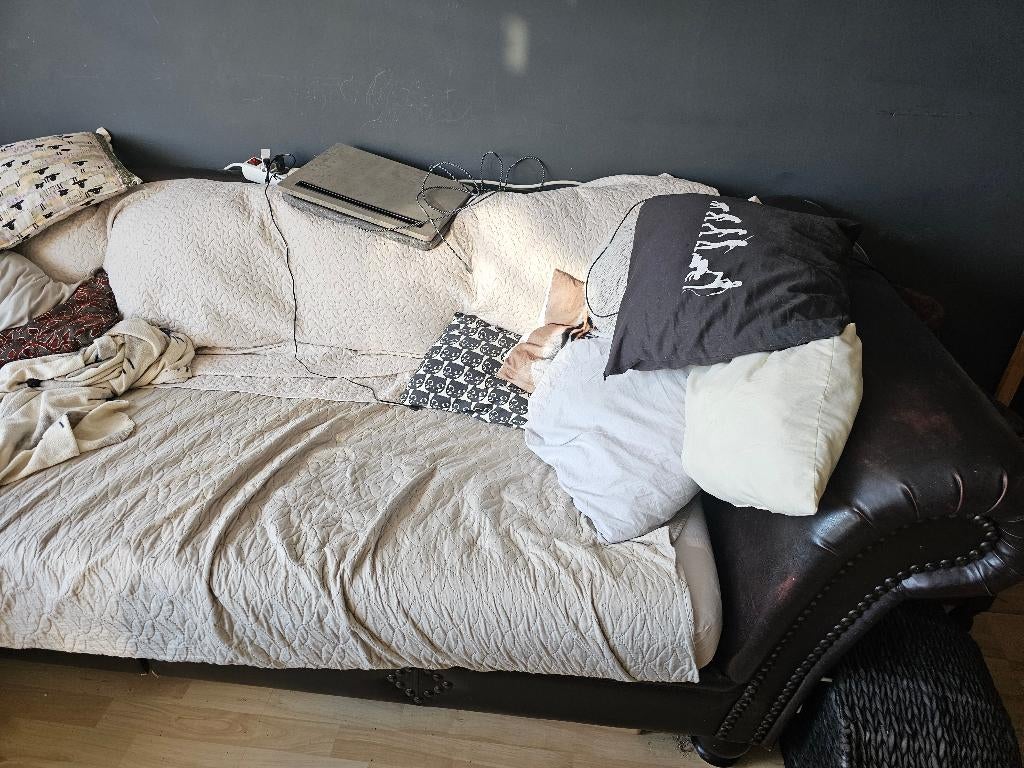 Shisha 4 persoons bank met poef, Ophalen, Gebruikt, Rechte bank, Leer met doppen