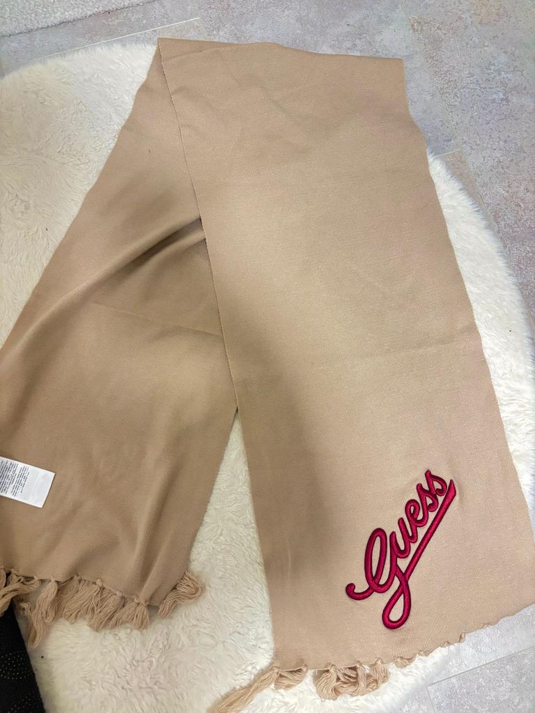 Nieuwe Guess Sjaal - Beige met Roze Logo, Kleding | Dames, Mutsen, Sjaals en Handschoenen, Ophalen of Verzenden, Nieuw, Maat 46/48 (XL) of groter