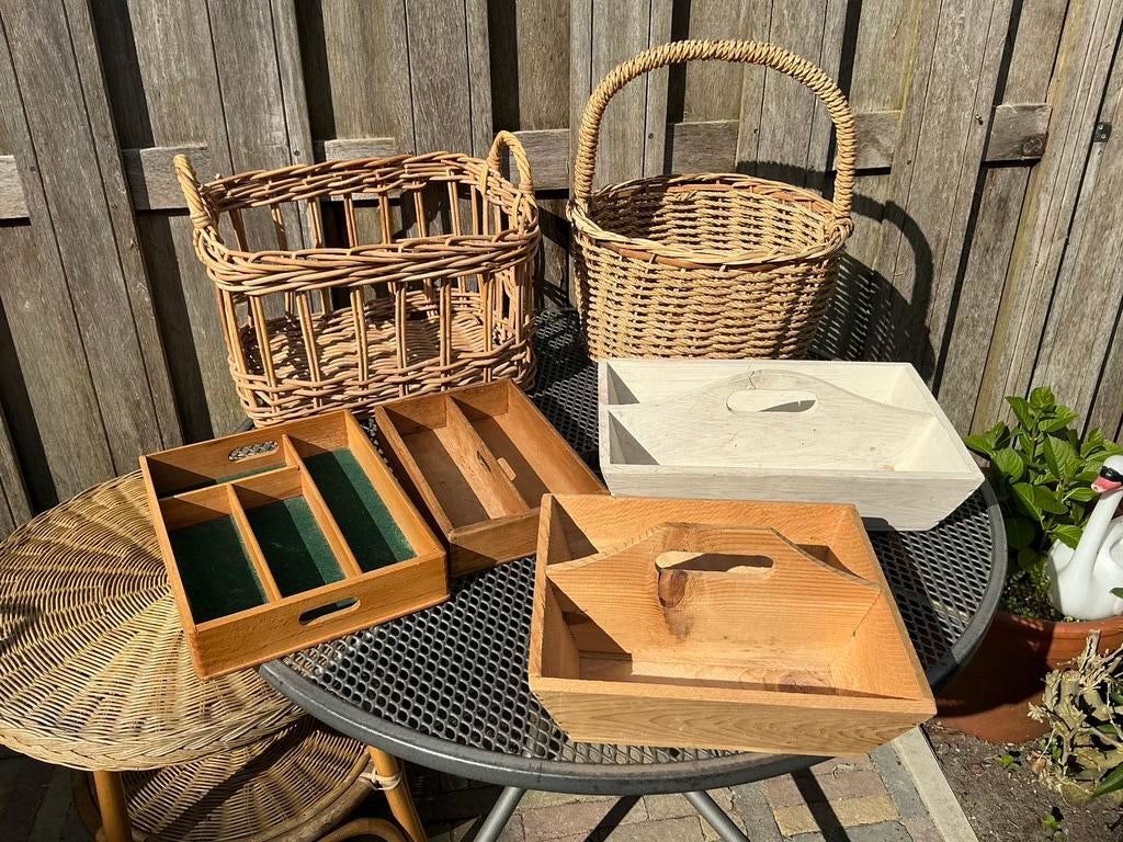 OUDE ROTAN MANDEN HOUTEN BAKKEN TUIN BAKKEN BESTEKBAKKEN, Huis en Inrichting, Woonaccessoires | Schalen en Manden, Mand, Ophalen of Verzenden
